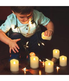 Komplet 9 sveč LED, ki jih nadzoruje daljinski upravljalnik s funkcijo časovnika Bela