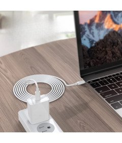 Kabel za hitro polnjenje USB tipa C z USB C 60W 1,8 m bele barve