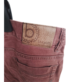 Bugatti Moške kratke hlače udobno elegantno bordo velikost 36