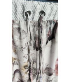 Vila Damskie Spodnie Wygodne Luźne i Stylowe Białe w Kwiatki Rozmiar M