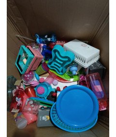 Set več kot 60 predmetov, pripomočki za živali, igrače, posode, bidoni in še več