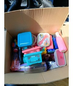 Set več kot 60 predmetov, pripomočki za živali, igrače, posode, bidoni in še več