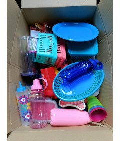 Set več kot 60 predmetov, pripomočki za živali, igrače, posode, bidoni in še več