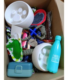 Set več kot 100 predmetov Dodatki za hišne živali Igrače Posode Bidoni in še več