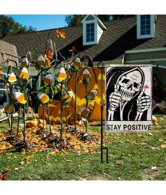Zastava Banner Dekoracija za Noč čarovnic OSTANI POZITIVEN Okostje Lobanja 45 x 30 cm