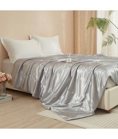 Przytulny Koc Satynowy Narzuta na Łóżko Sofę Kanapę 200x200 cm Szary