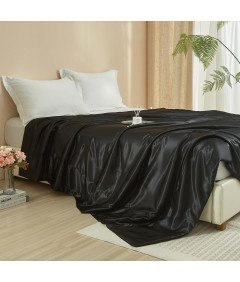 Przytulny Koc Satynowy Narzuta na Łóżko Sofę Kanapę 200x200 cm Czarny