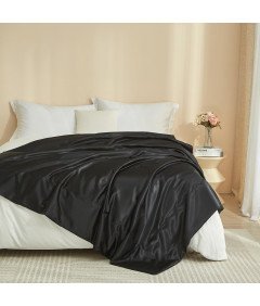 Przytulny Koc Satynowy Narzuta na Łóżko Sofę Kanapę 220x240 cm Czarny